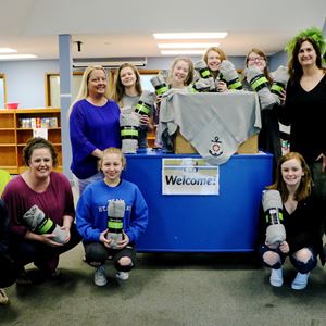 PCHS FBLA Donates Blankets to Treasure Chest